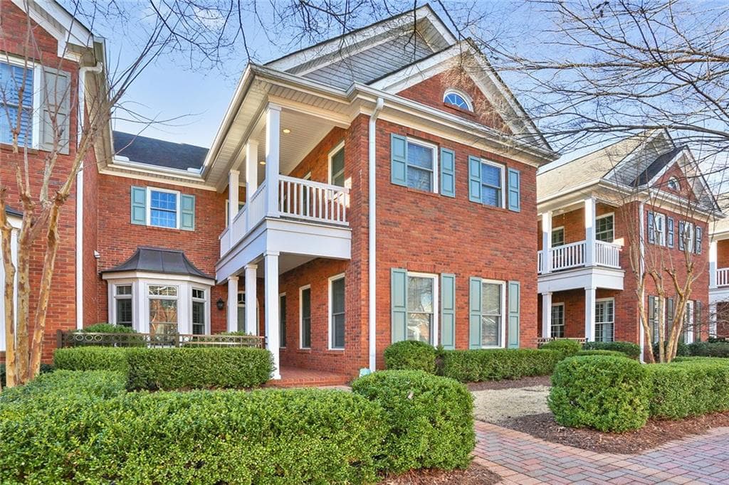 3 bedroom, 3 bathroom, 2,553 sq ft townhouse sold at 8420 Parker Place, Roswell, GA 30076