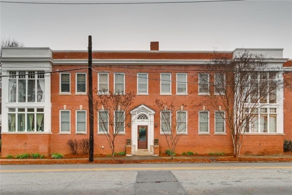 2 bedroom, 1 bathroom, 1,010 sq ft condominium sold at 1050 North Avenue 10B, Atlanta, GA 30306