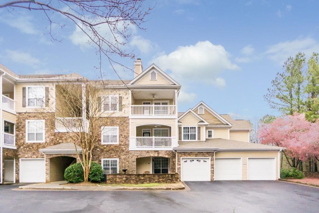 422 Pembroke Circle 422, Alpharetta, GA 30004 — most recent listing photo
