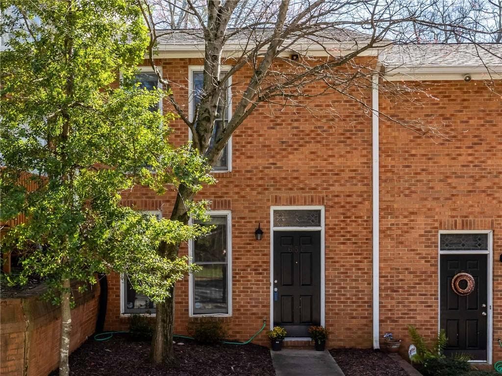 2 bedroom, 3 bathroom, 1,086 sq ft townhouse sold at 656 Park Village Drive, Atlanta, GA 30306