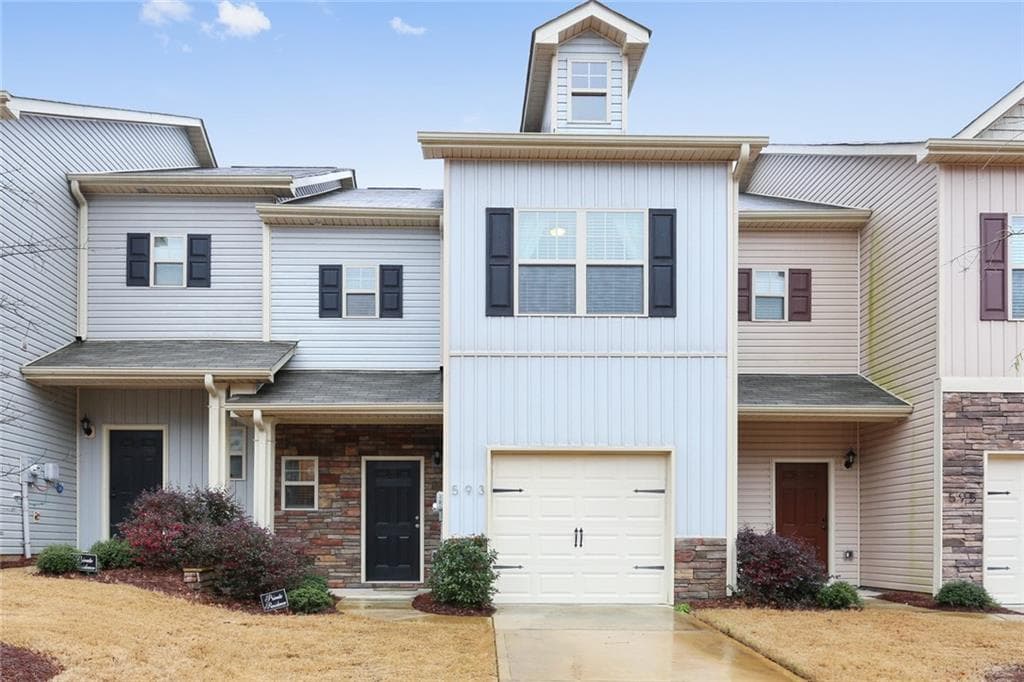 3 bedroom, 3 bathroom, 1,600 sq ft townhouse sold at 593 Oakside Place, Acworth, GA 30102