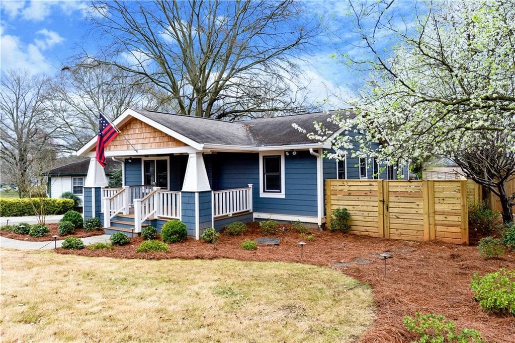 3 bedroom, 2 bathroom, 1,596 sq ft single family residence sold at 976 Oakdale Drive, Smyrna, GA 30080