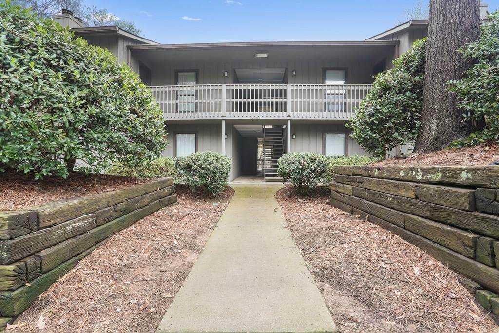 405 SMOKERISE Circle 405, Marietta, GA 30067 — most recent listing photo