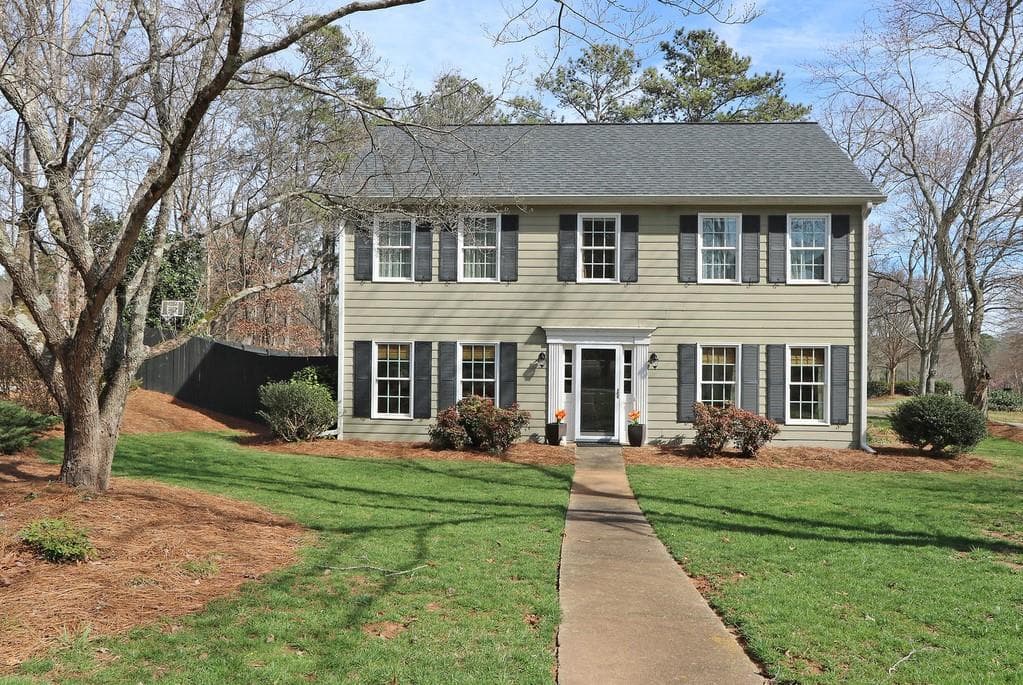 4 bedroom, 3 bathroom, 1,878 sq ft single family residence sold at 3207 Staghorn Court, Marietta, GA 30062