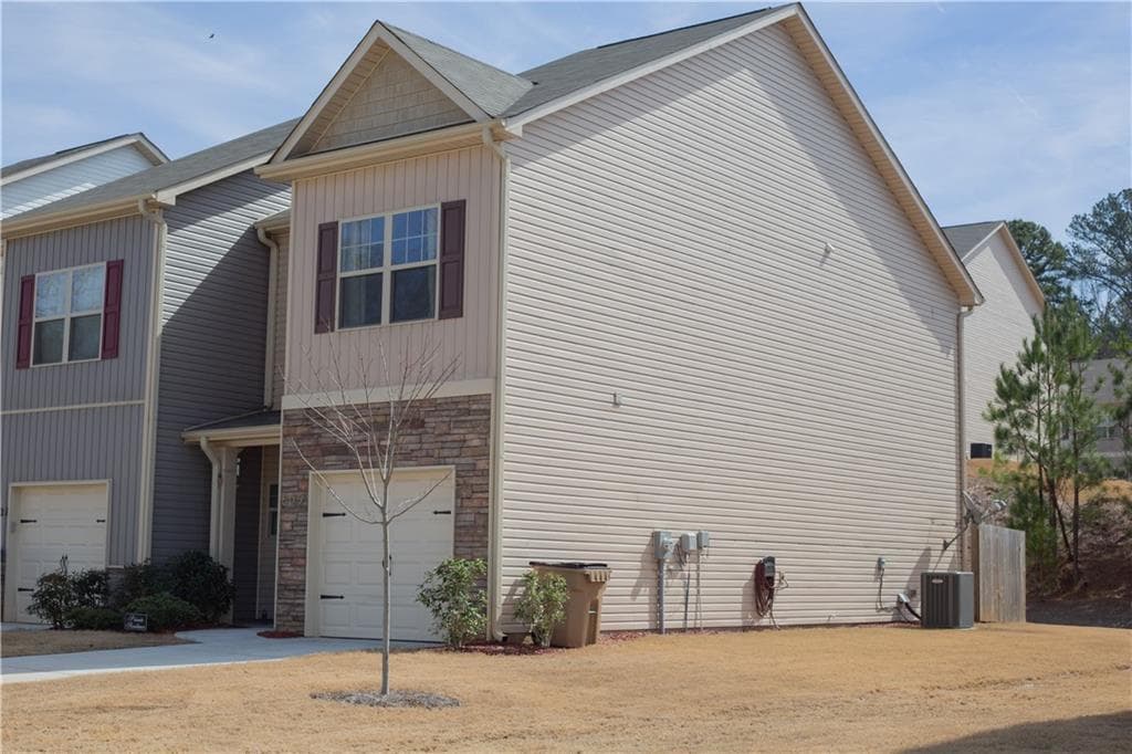 3 bedroom, 3 bathroom condominium sold at 609 Oakside Place, Acworth, GA 30102