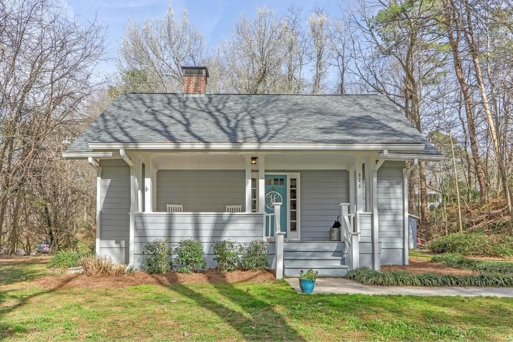 3 bedroom, 2 bathroom, 1,930 sq ft single family residence sold at 676 LAKEVIEW Drive, Gainesville, GA 30501