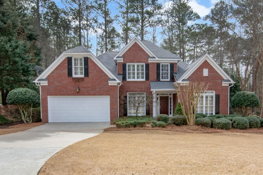 4 bedroom, 3 bathroom, 3,118 sq ft single family residence sold at 850 Heathland Court, Roswell, GA 30075