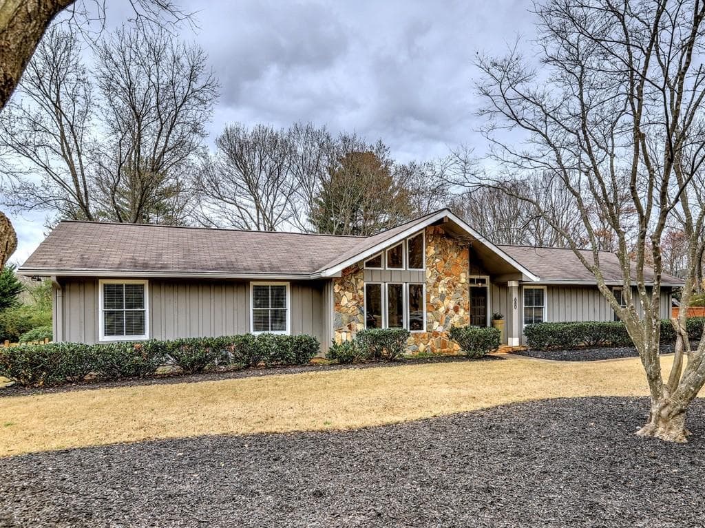 680 Saddle Creek Circle, Roswell, GA 30076 — most recent listing photo