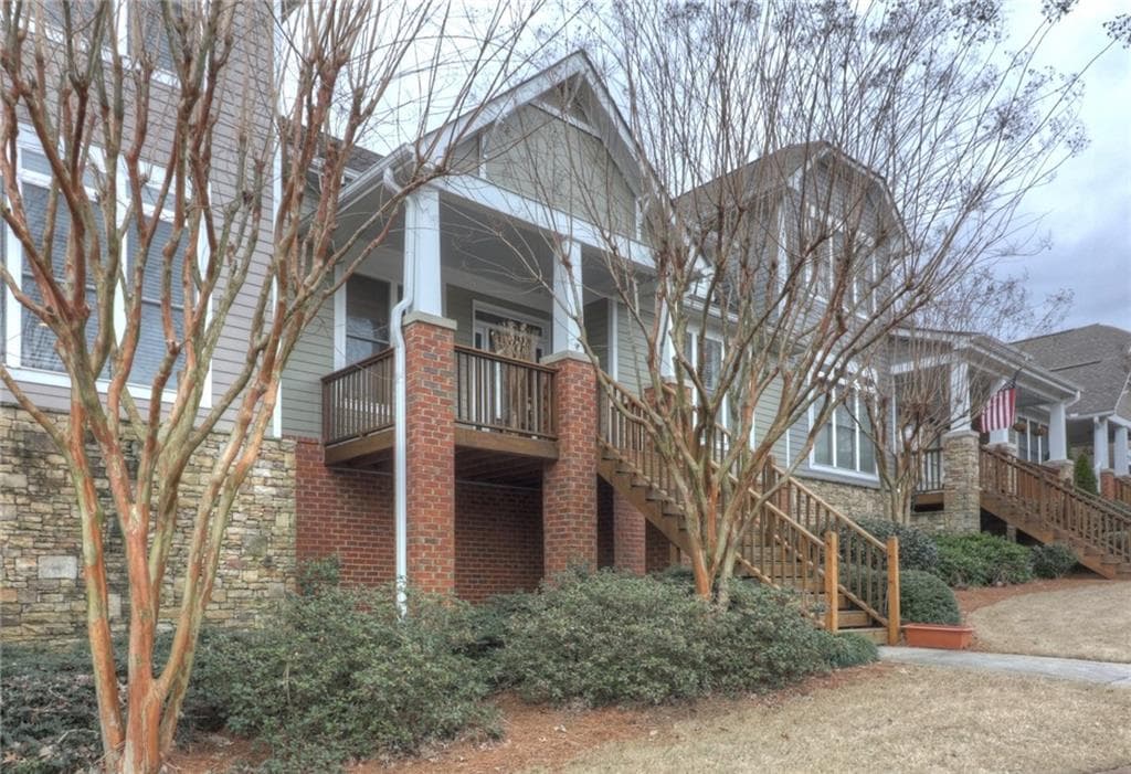 4 bedroom, 4 bathroom, 2,290 sq ft townhouse sold at 915 Freedom Lane, Roswell, GA 30075