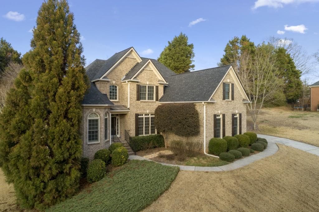 5 bedroom, 3 bathroom, 3,289 sq ft single family residence sold at 4215 Willow Oak Drive, Gainesville, GA 30506