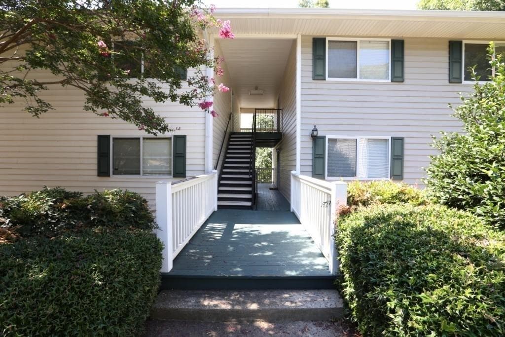 1 bedroom, 1 bathroom, 627 sq ft condominium sold at 1412 Foxhall Lane 11, Atlanta, GA 30316