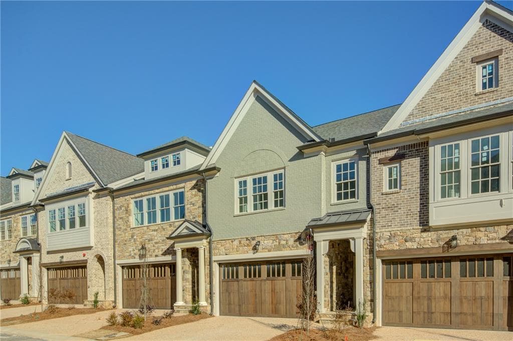 3 bedroom, 4 bathroom, 3,200 sq ft townhouse sold at 302 Abbington River Lane, Atlanta, GA 30339