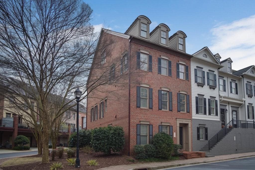 4 bedroom, 5 bathroom, 4,044 sq ft townhouse sold at 4342 Bridgehaven Drive 17, Smyrna, GA 30080