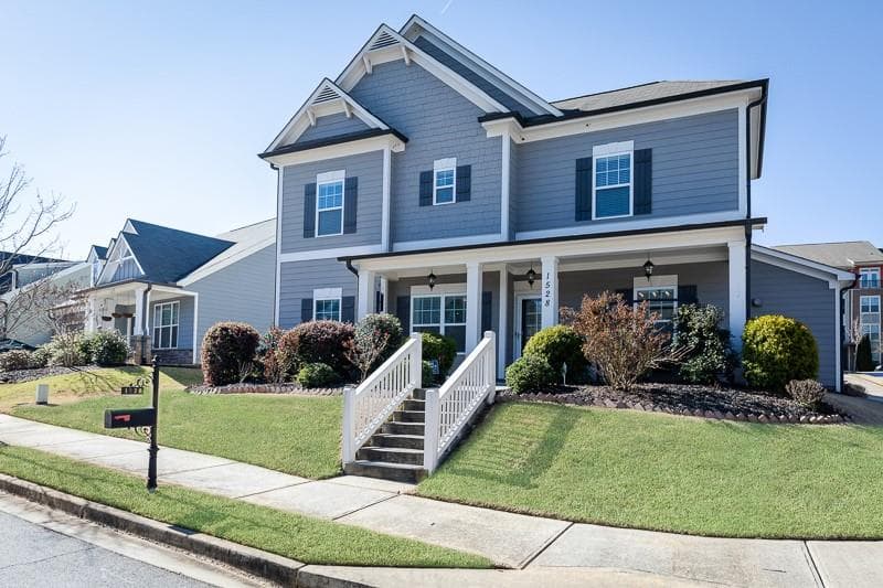 3 bedroom, 3 bathroom, 1,960 sq ft single family residence sold at 1528 Bungalow Lane, Atlanta, GA 30318