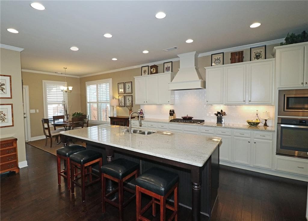 3 bedroom, 3 bathroom, 3,020 sq ft single family residence sold at 3021 SMYRNA GROVE Drive, Smyrna, GA 30082