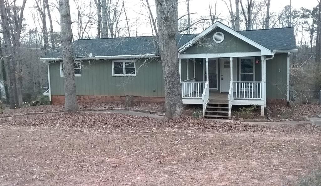 3 bedroom, 2 bathroom, 1,512 sq ft single family residence sold at 404 HUNTERS Lane, Woodstock, GA 30189