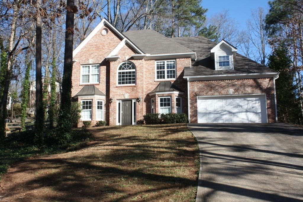 4 bedroom, 3 bathroom, 2,756 sq ft single family residence sold at 900 Hunter Hill Trail, Roswell, GA 30075