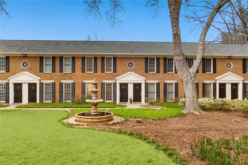 2 bedroom, 2 bathroom, 1,020 sq ft townhouse sold at 1101 Collier Road E3, Atlanta, GA 30318