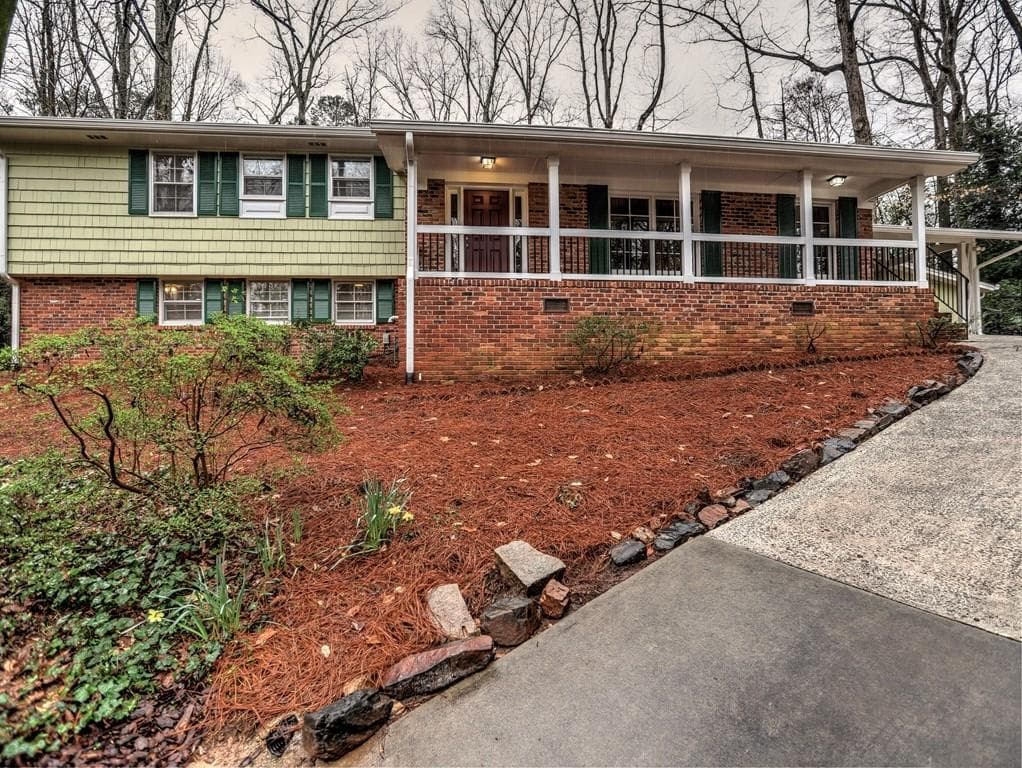 3 bedroom, 2 bathroom, 2,416 sq ft single family residence sold at 1072 Mason Woods Drive, Atlanta, GA 30329