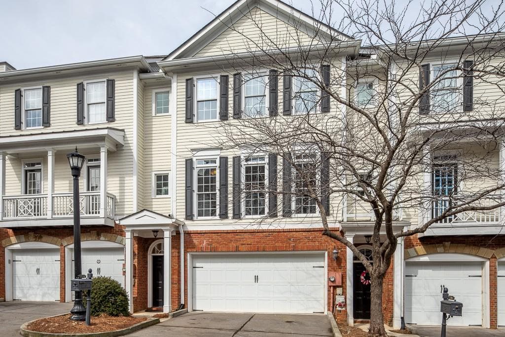 3 bedroom, 4 bathroom, 2,556 sq ft townhouse sold at 725 Neel Reid Drive, Roswell, GA 30075