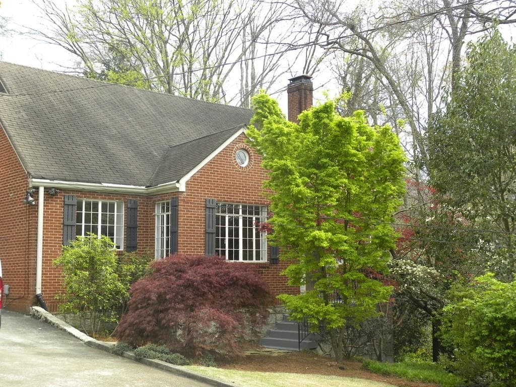 3 bedroom, 2 bathroom, 2,600 sq ft single family residence sold at 401 Claire Drive, Atlanta, GA 30307