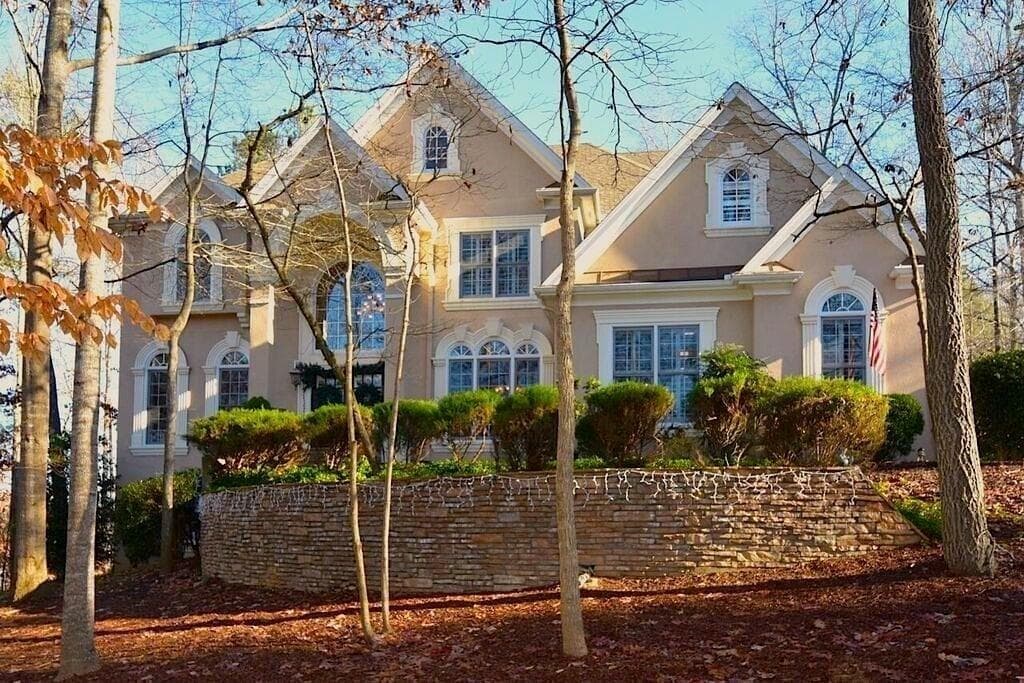 6 bedroom, 6 bathroom, 5,236 sq ft single family residence sold at 611 Lake Overlook Drive, Canton, GA 30114