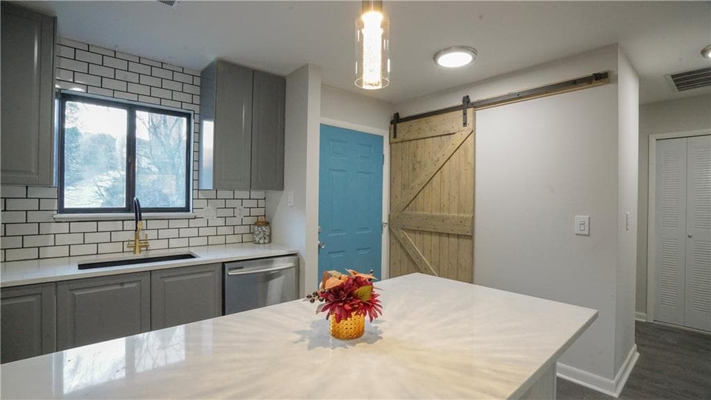 1 bedroom, 1 bathroom, 797 sq ft condominium sold at 34 FINCH Trail, Atlanta, GA 30308