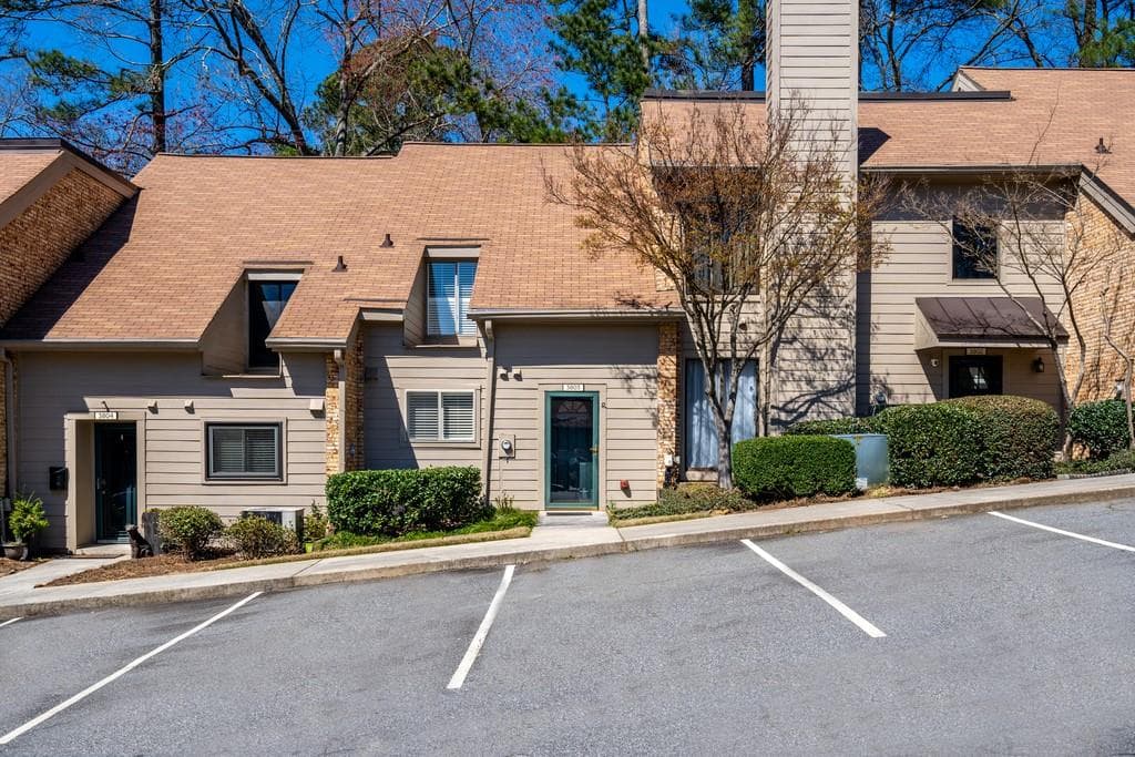 2 bedroom, 3 bathroom, 1,288 sq ft condominium sold at 3803 Stonewall Terrace, Atlanta, GA 30339