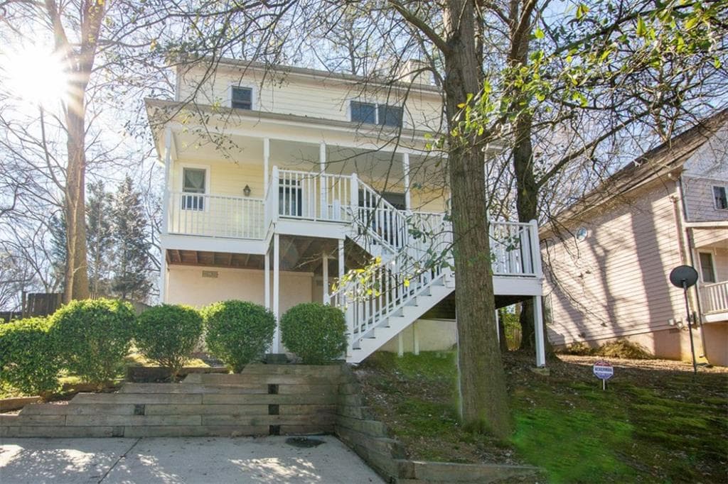 3 bedroom, 3 bathroom, 1,620 sq ft single family residence sold at 2666 W Main Street, Atlanta, GA 30318
