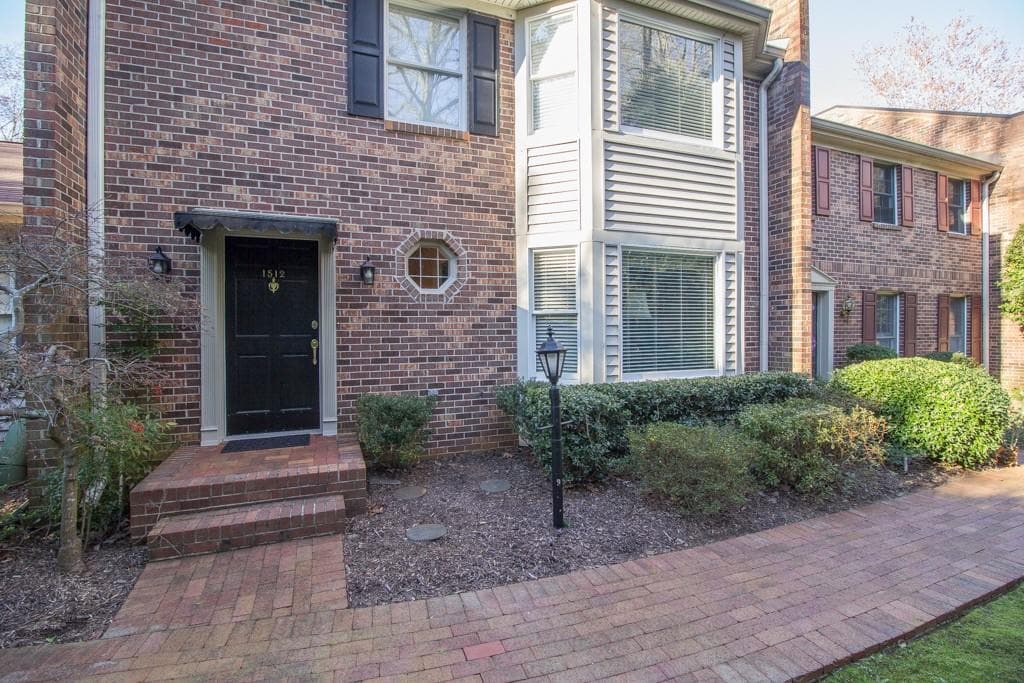 4 bedroom, 4 bathroom, 2,256 sq ft condominium sold at 1512 September Chase, Decatur, GA 30033