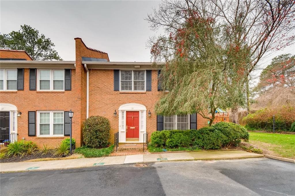 3 bedroom, 3 bathroom, 2,164 sq ft condominium sold at 4620 Wieuca Road 21, Atlanta, GA 30342
