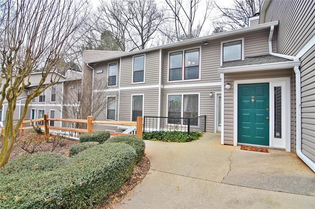 2 bedroom, 2 bathroom, 1,579 sq ft condominium sold at 1211 Wynnes Ridge Circle, Marietta, GA 30067