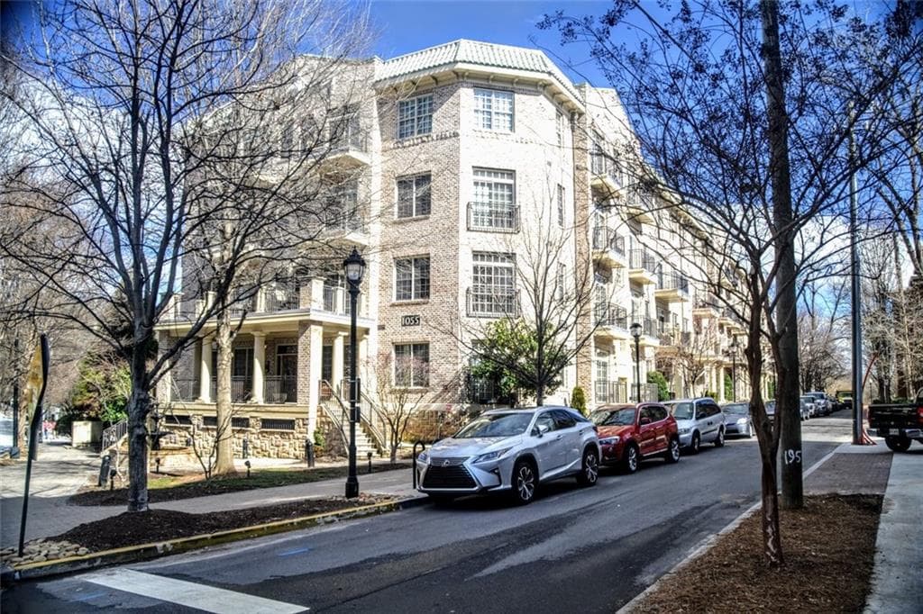 1 bedroom, 1 bathroom, 831 sq ft condominium sold at 1055 Piedmont Avenue 210, Atlanta, GA 30309