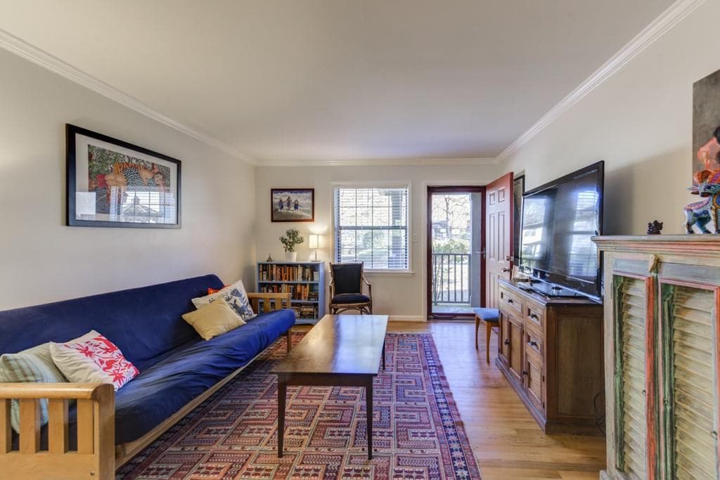2 bedroom, 1 bathroom, 840 sq ft condominium sold at 410 Candler Park Drive G-3, Atlanta, GA 30307