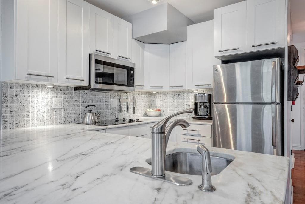 2 bedroom, 2 bathroom, 1,008 sq ft condominium sold at 287 14th Street 17, Atlanta, GA 30318