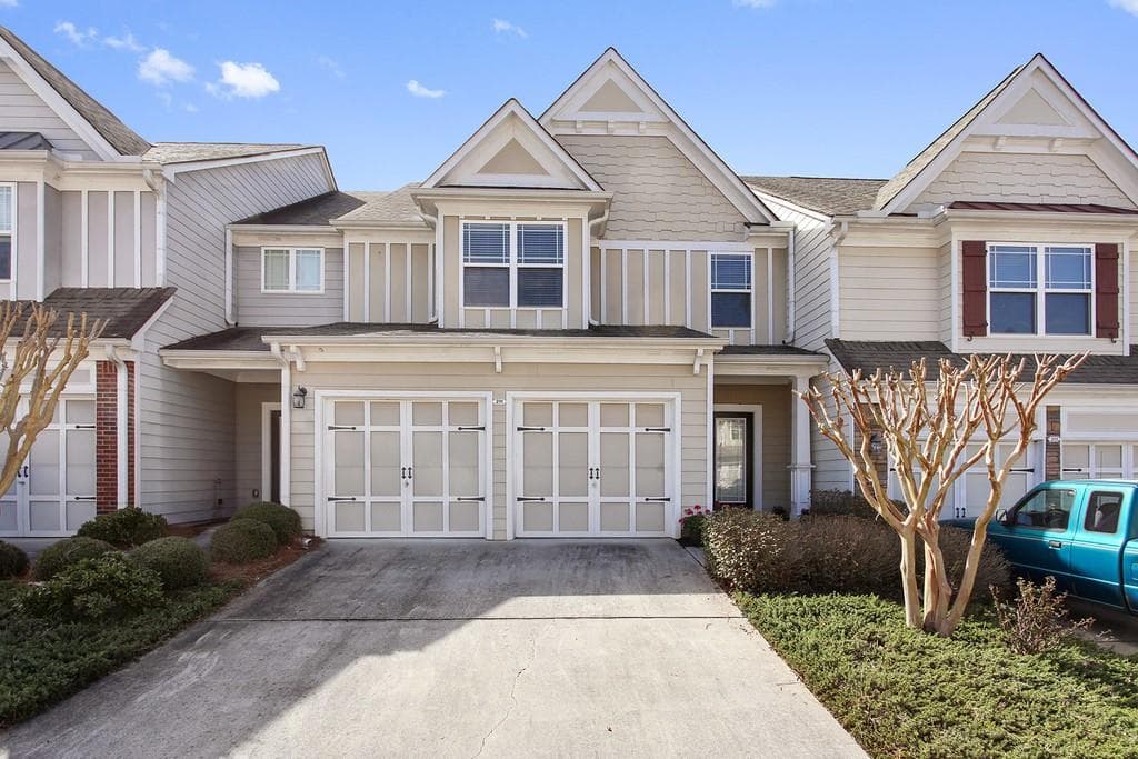3 bedroom, 3 bathroom, 1,864 sq ft townhouse sold at 211 PARC VIEW Lane, Woodstock, GA 30188