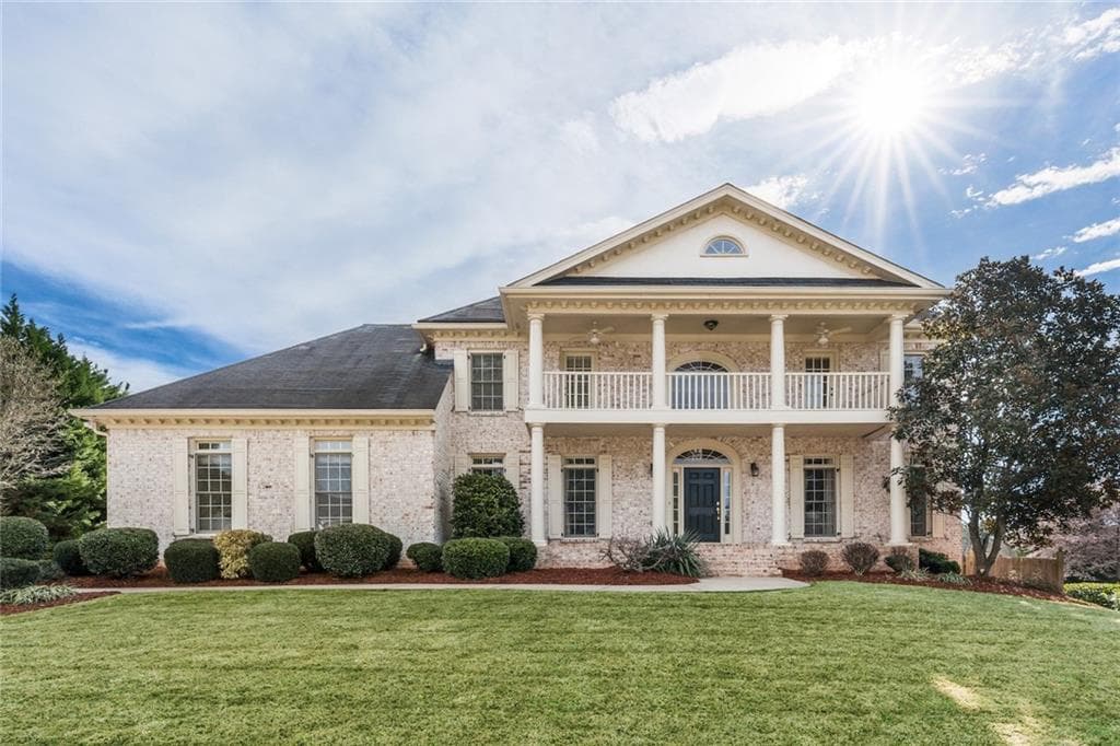 5 bedroom, 6 bathroom, 4,530 sq ft single family residence sold at 200 N Willow Court, Alpharetta, GA 30004