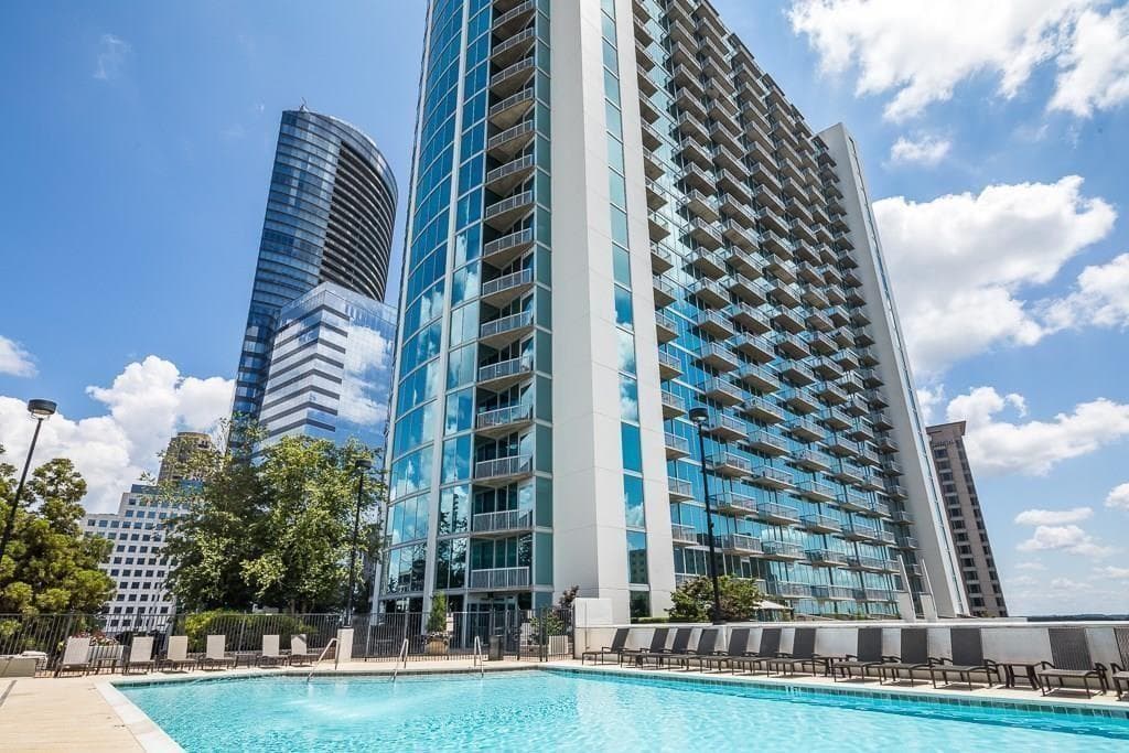 1 bedroom, 1 bathroom, 698 sq ft condominium sold at 3324 Peachtree Road 1915, Atlanta, GA 30326