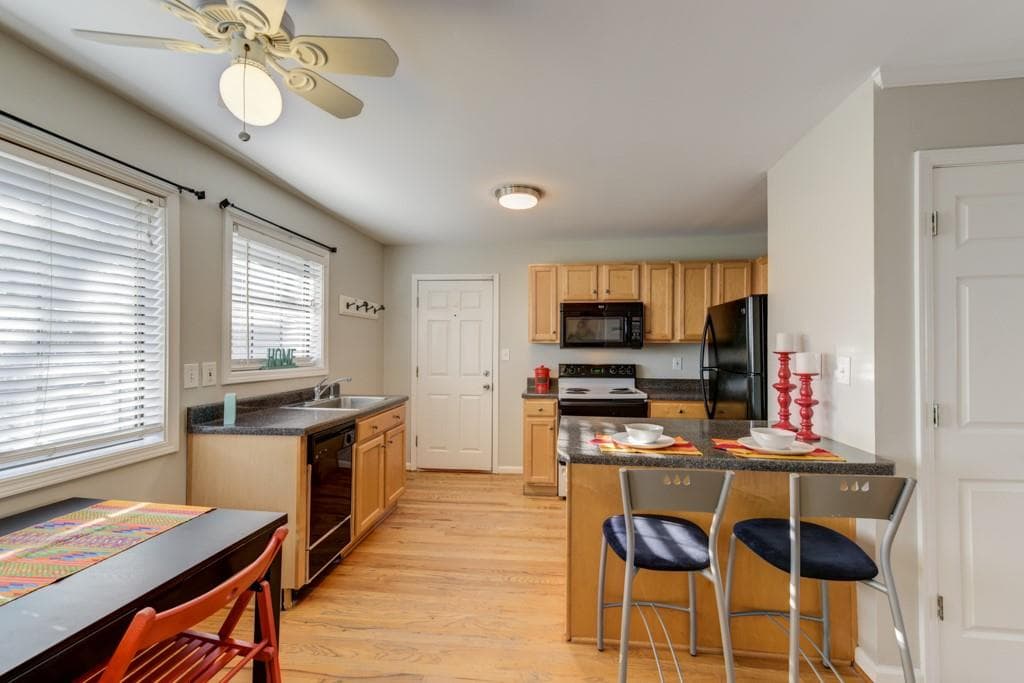 1 bedroom, 1 bathroom, 840 sq ft condominium sold at 410 Candler Park Drive B-6, Atlanta, GA 30307