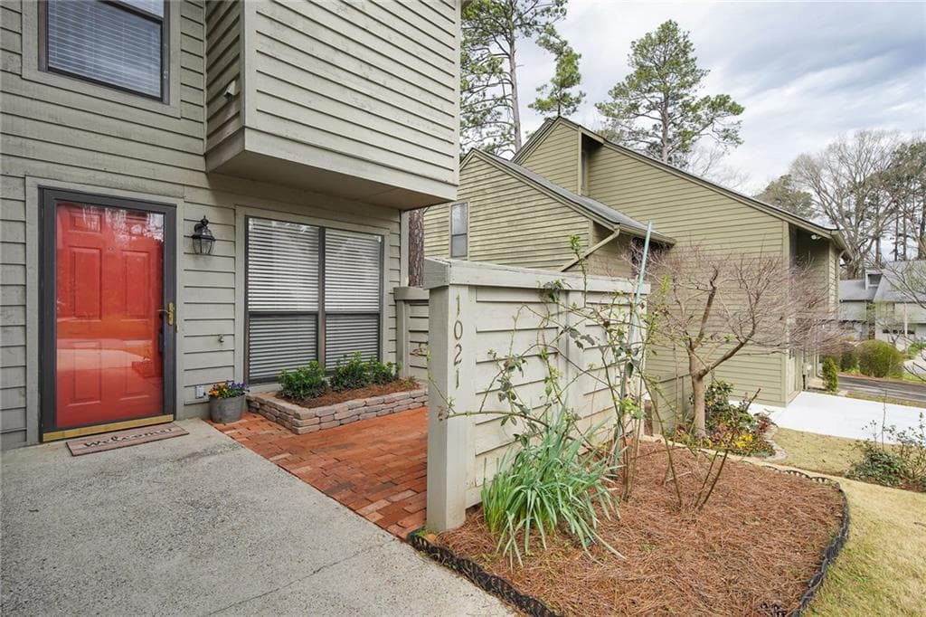 2 bedroom, 2 bathroom, 1,337 sq ft townhouse sold at 1021 Creatwood Circle, Smyrna, GA 30080