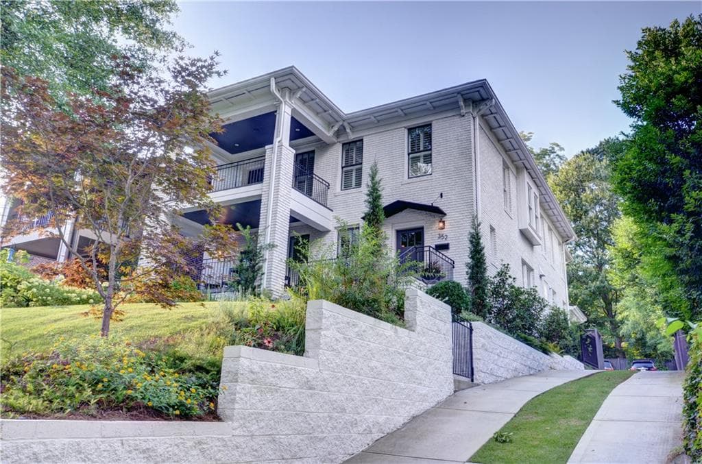 4 bedroom, 6 bathroom, 4,000 sq ft single family residence sold at 352 8th Street, Atlanta, GA 30309