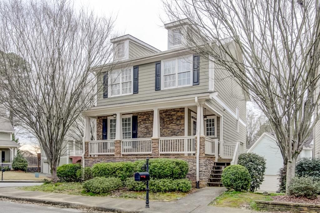 3 bedroom, 3 bathroom, 1,922 sq ft single family residence sold at 2232 Parkview Court, Atlanta, GA 30318