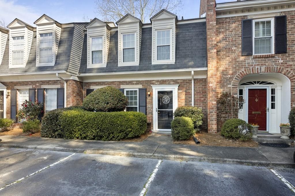 2 bedroom, 3 bathroom, 1,320 sq ft townhouse sold at 5 SPRING GREEN Place, Atlanta, GA 30318