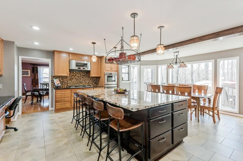 230 Marsh Glen Point, Sandy Springs, GA 30328 — most recent listing photo