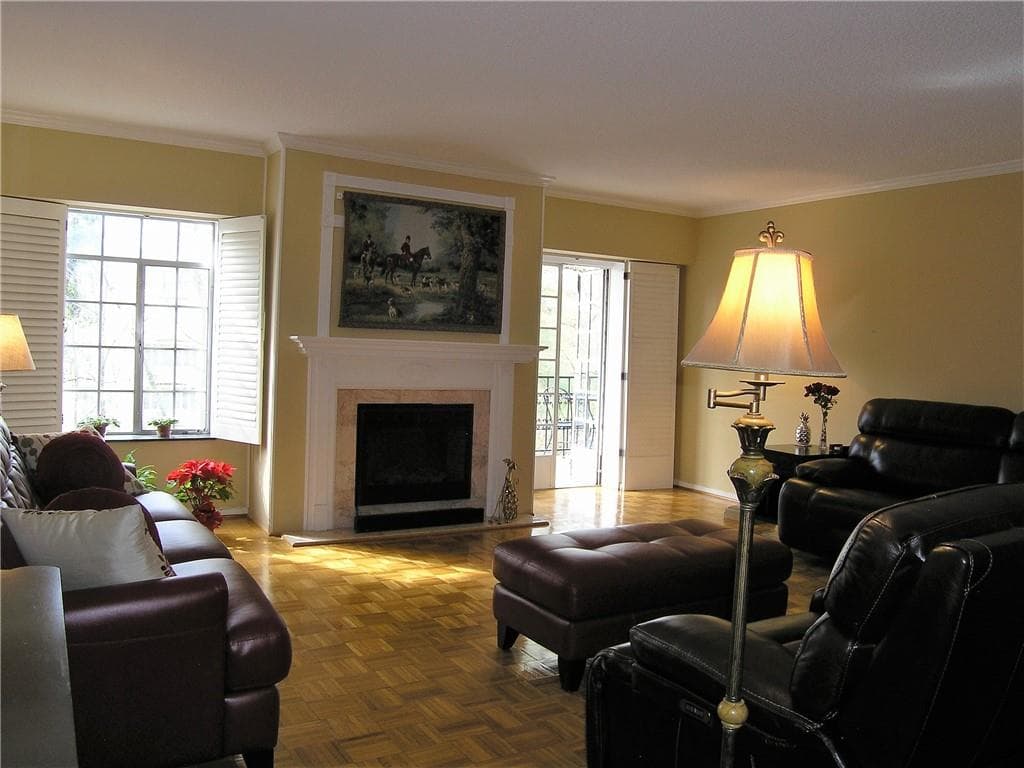 3 bedroom, 3 bathroom, 1,971 sq ft condominium sold at 3648 Peachtree Road 2E, Atlanta, GA 30319