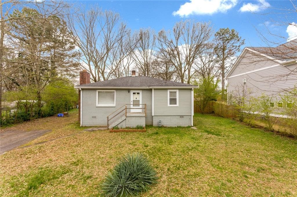 2 bedroom, 1 bathroom, 964 sq ft single family residence sold at 1010 Mclinden Avenue, Smyrna, GA 30080