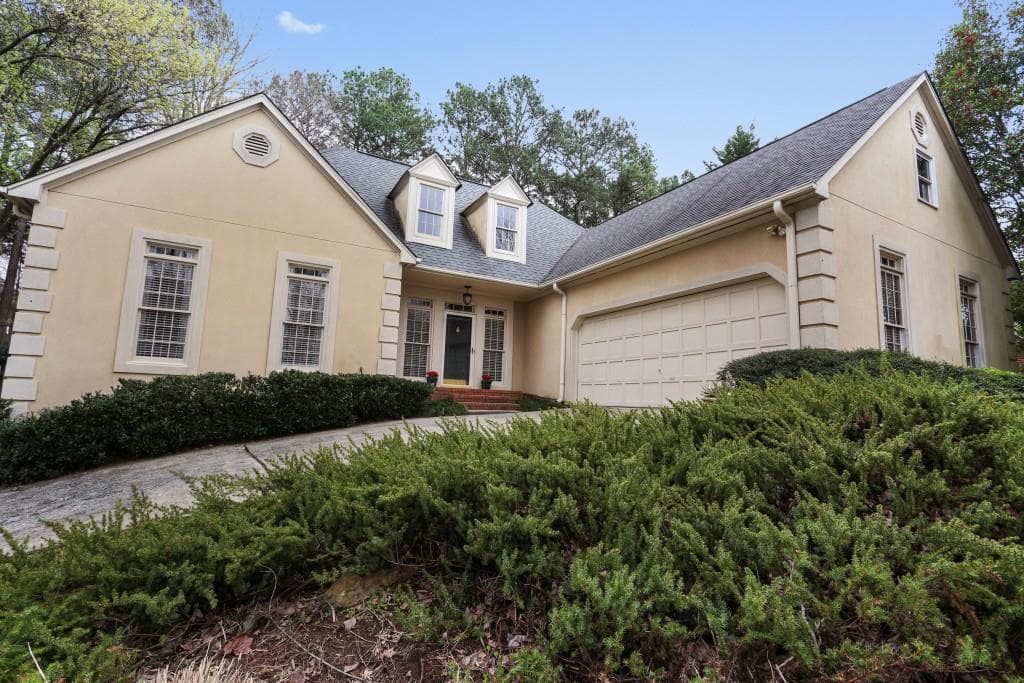 4 bedroom, 3 bathroom, 3,234 sq ft single family residence sold at 1704 Barrington Circle, Marietta, GA 30062