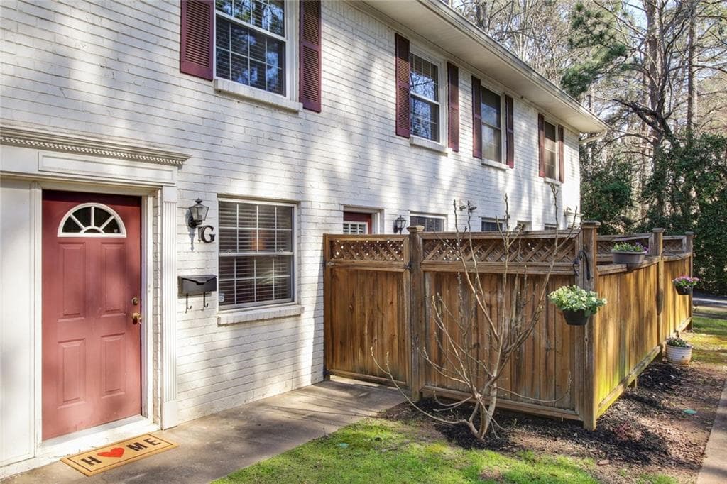 2 bedroom, 2 bathroom, 960 sq ft condominium sold at 771 Jordan Lane G, Decatur, GA 30033
