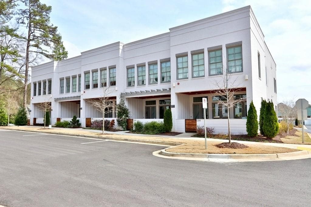 3 bedroom, 3 bathroom, 2,050 sq ft townhouse sold at 206 SESSIONS Street, Woodstock, GA 30188
