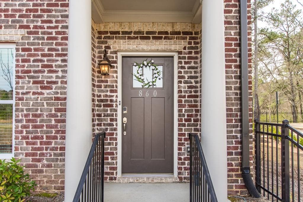 3 bedroom, 3 bathroom, 1,640 sq ft townhouse sold at 860 Westmoreland Circle, Atlanta, GA 30318